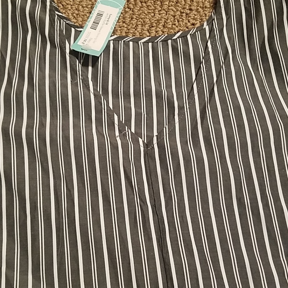 Ruffle sleeve top - Picture 4 of 4